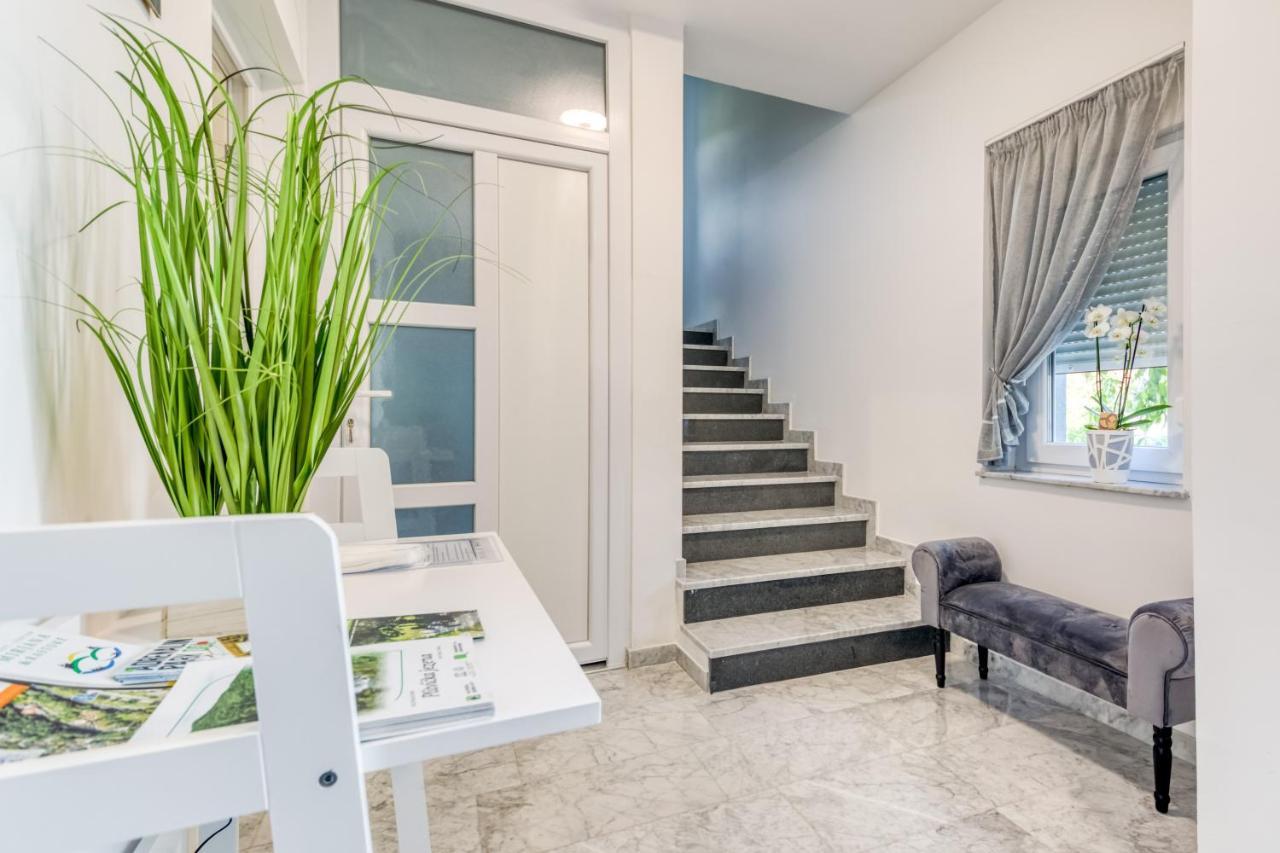 Apartmani Leptir Rakovica Exterior foto